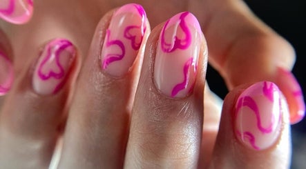 Stijlvolle roze nagels bij Nagelstudio Katrien, Luyksgestel, Noord-Brabant, NL.