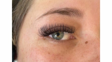 Little Lash co.  image 3