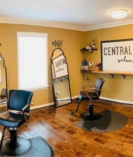 Central Salon and Lash Bar – kuva 2