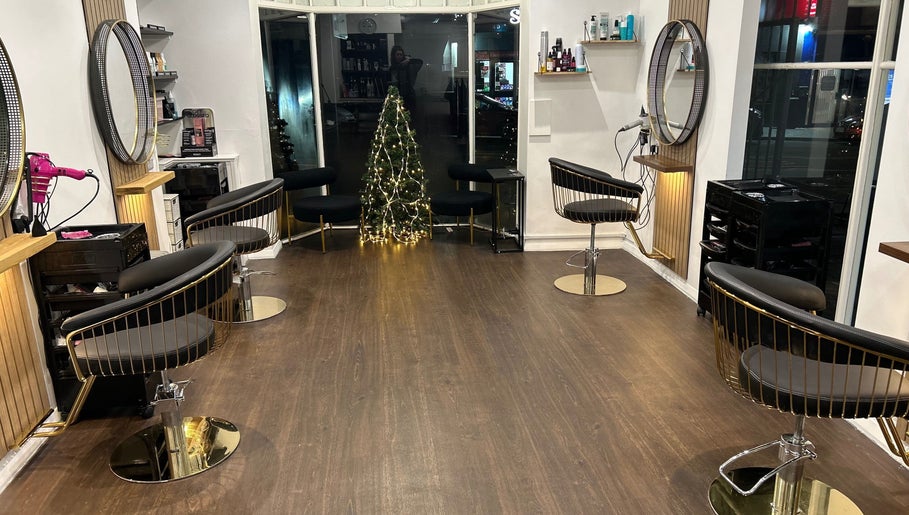 Strands salon Newport Pagnell -Jen – kuva 1