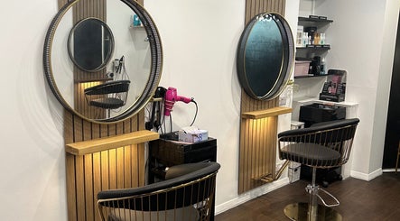 Strands salon Newport Pagnell -Jen chic styling area mirrors at Newport Pagnell, England, GB.
