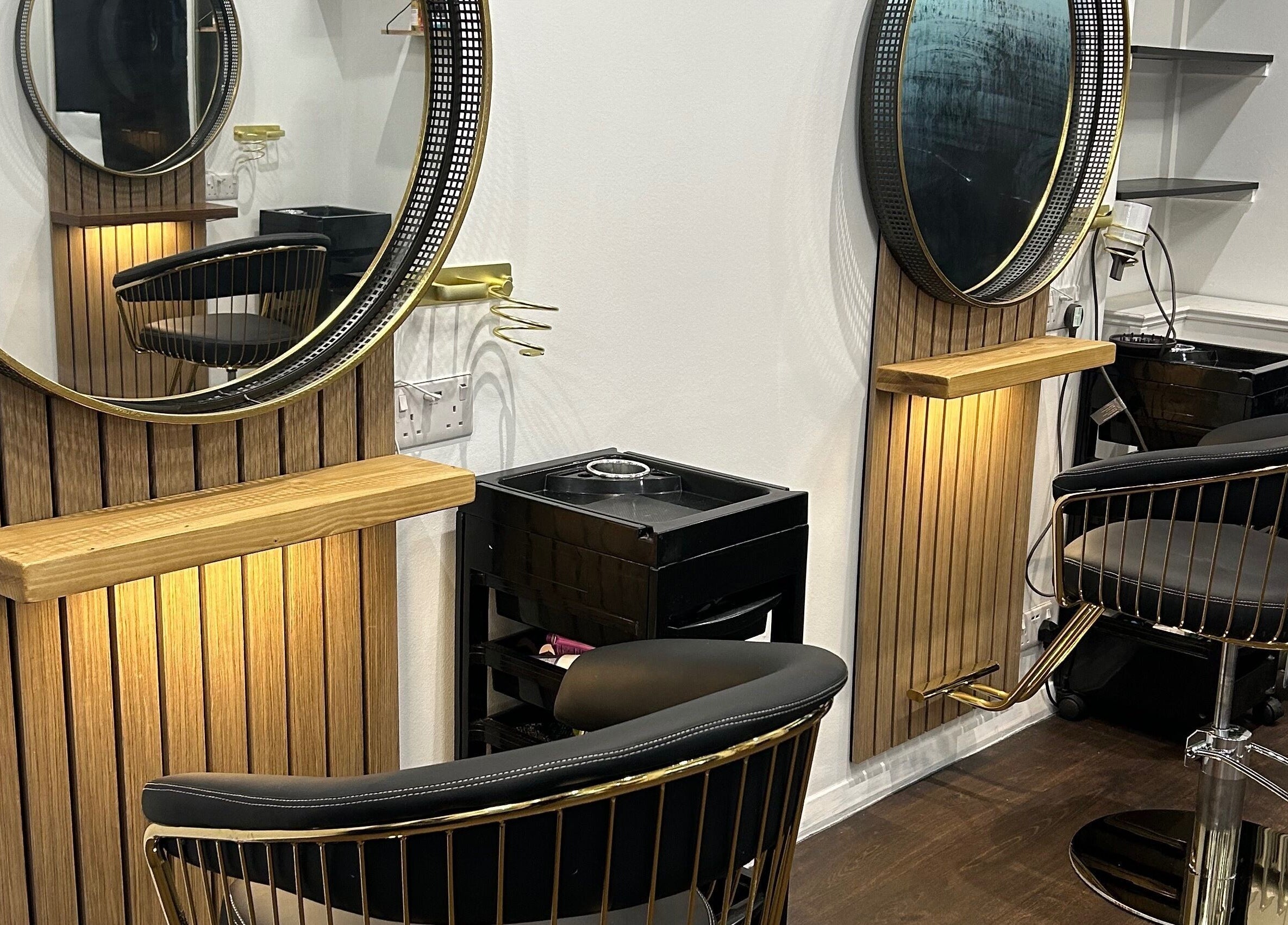 Modern salon chair and mirror at Strands salon Newport Pagnell -Jen, Newport Pagnell, England, GB.
