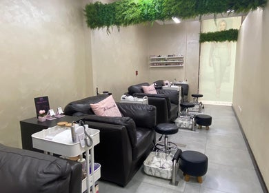 Relaxing pedicure area at Salon 971, Dubai, Dubai, AE, with plush chairs and green decor.