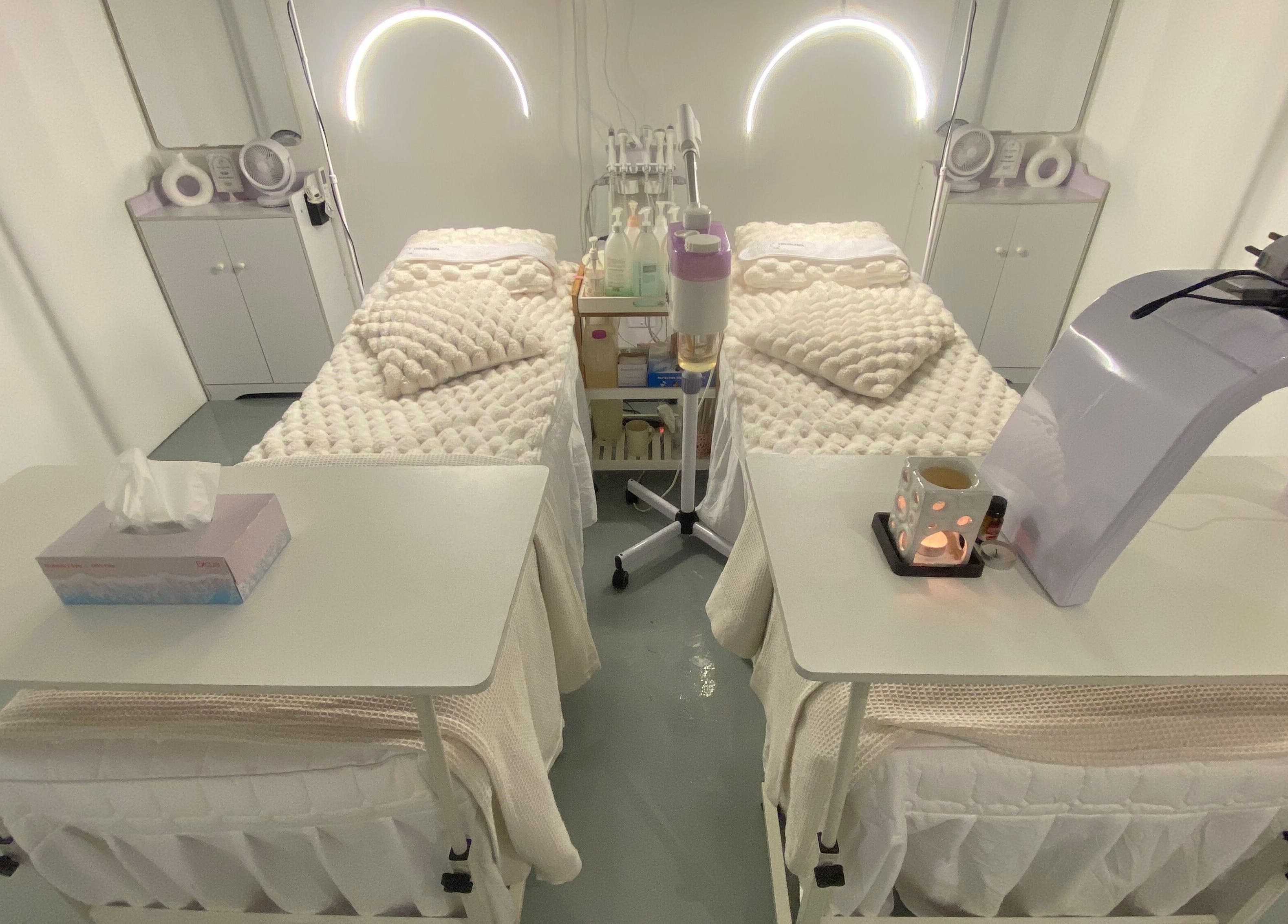 Cozy treatment beds at THE FACESPA, Jitra, Kedah, MY, offering tranquility and relaxation in a serene setting.