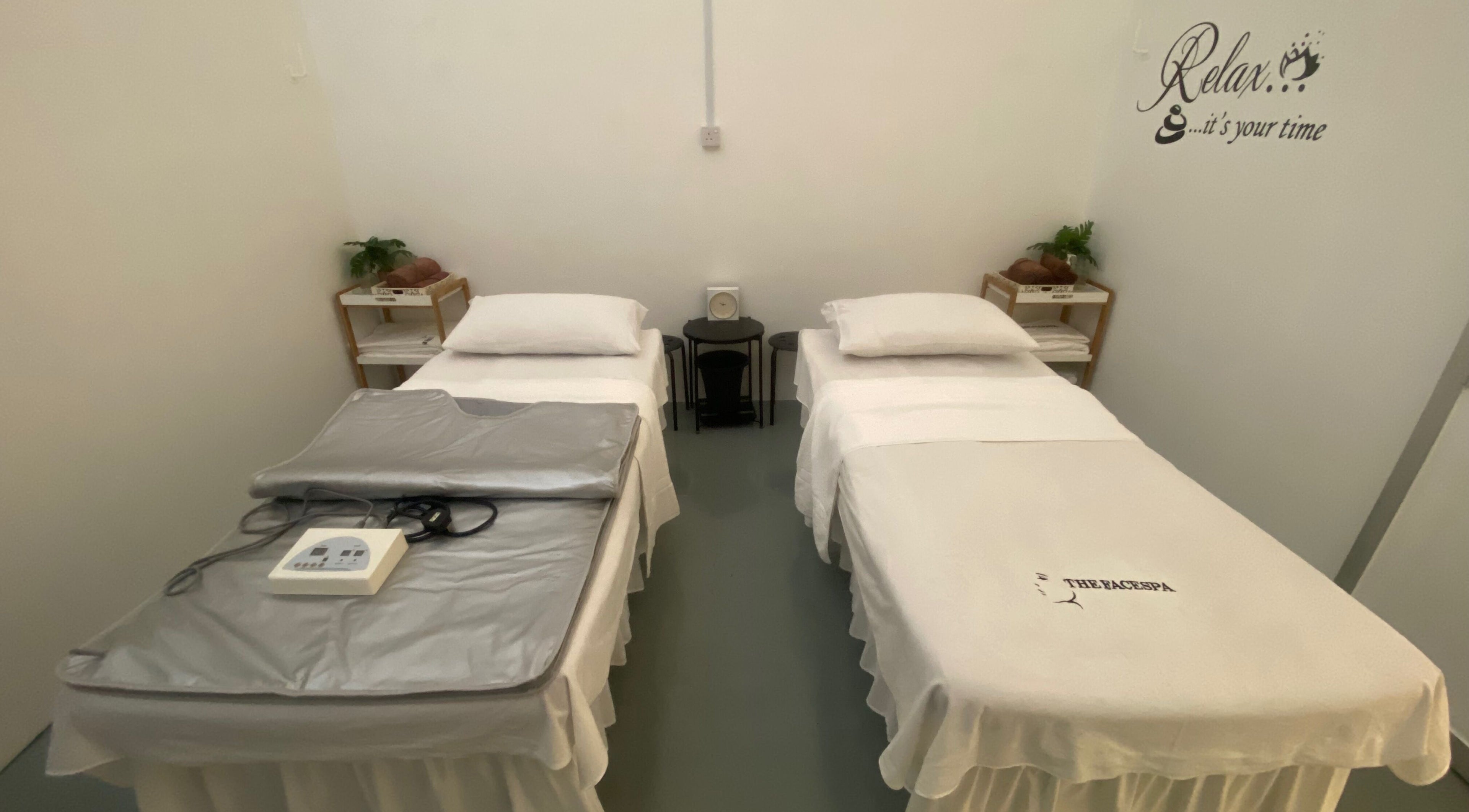 Relaxing twin massage beds at THE FACESPA, Jitra, Kedah, MY, inviting serenity and comfort.