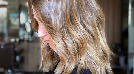 Bridget Nottingham Hair Design imagem 3