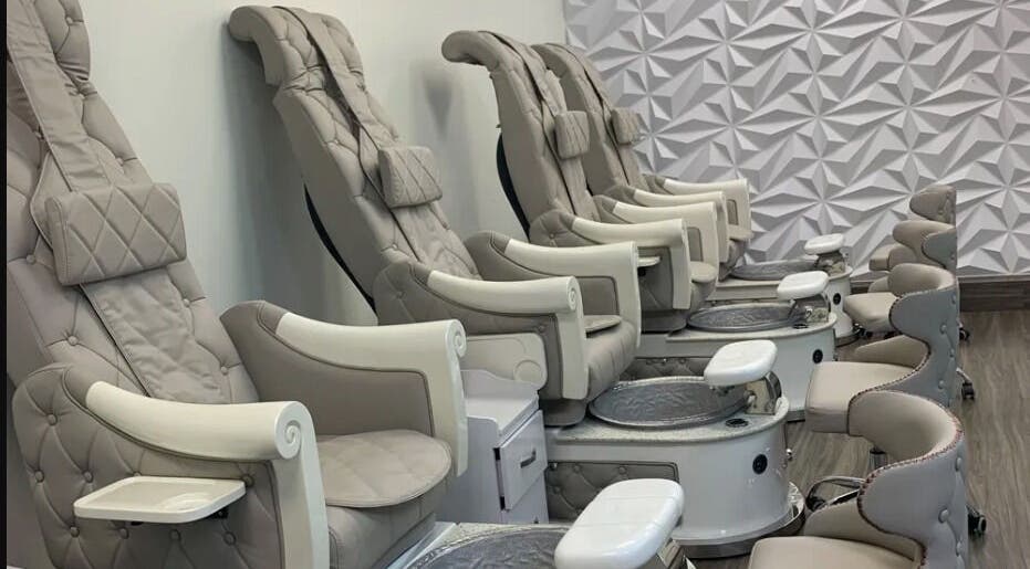 Luxury spa chairs at De'Bleu Hair Salon and Spa, Savannah, Grand Cayman, KY for relaxing treatments.