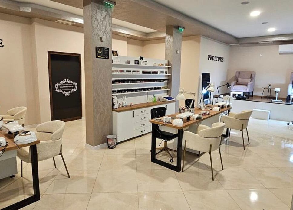 Интериор на Маникюрница by Kristiyana Aleksandrova, Бургас, Бургас, BG с елегантен дизайн и модерно оборудване.