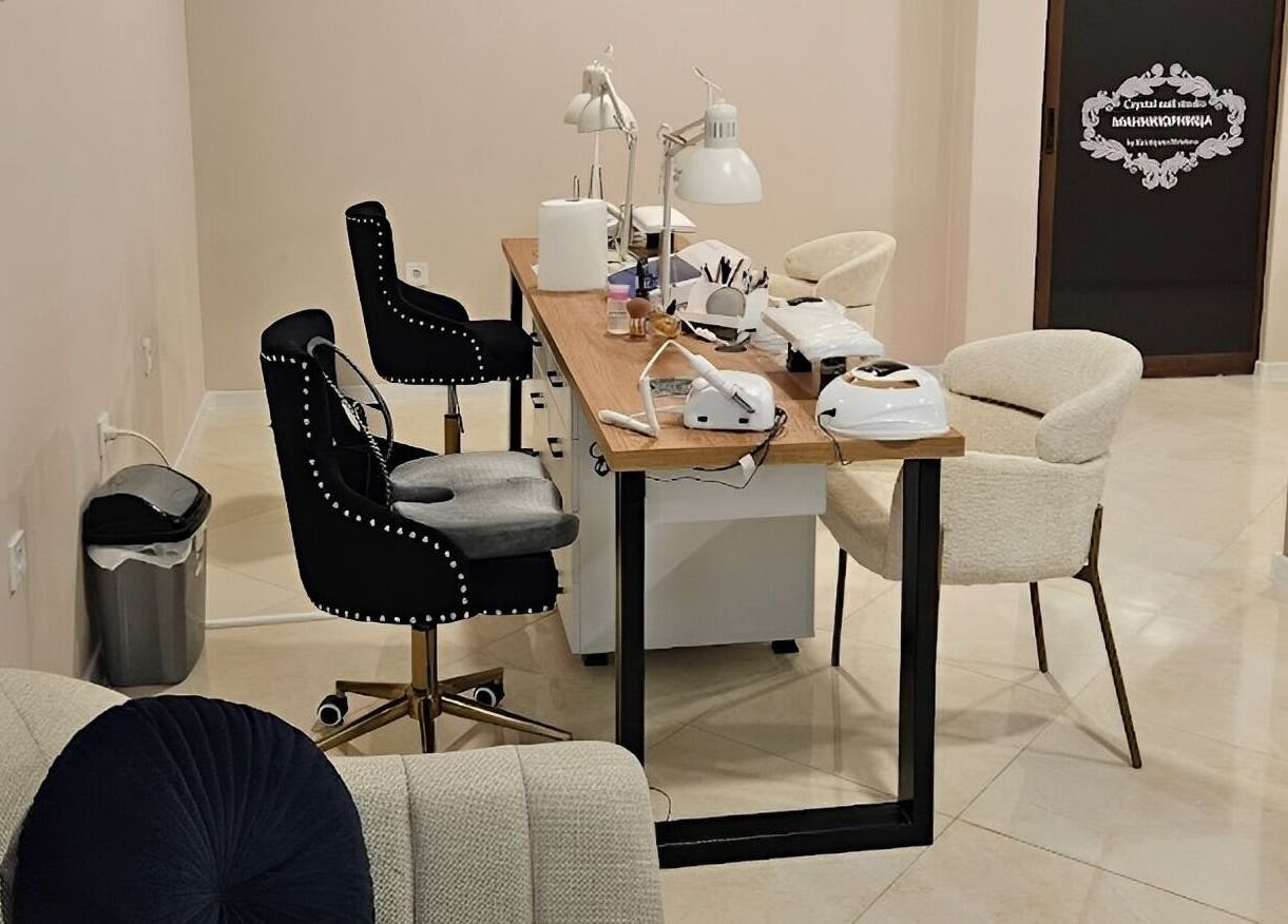 Интериор на студио Маникюрница by Kristiyana Aleksandrova, Бургас, Бургас, BG, с елегантно обзавеждане.