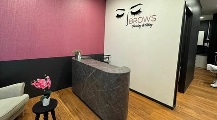 T Brows | Westfield Belconnen – kuva 2