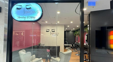 T Brows | Westfield Belconnen – kuva 3