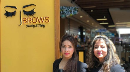 T Brows | Stockland Shellharbour – kuva 2