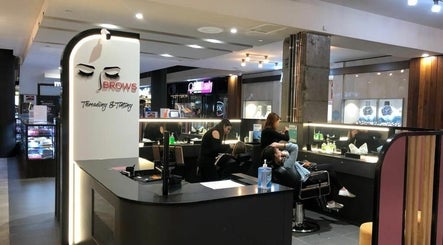 T Brows | Wollongong Central, bilde 2