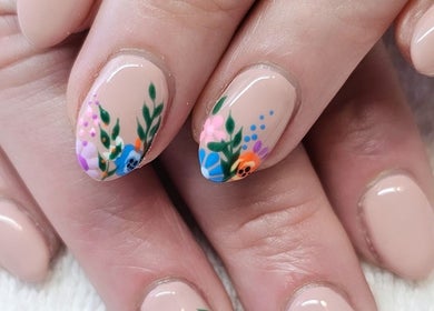 Floral nail art at Beautiful You - Nails and Beauty, Rotorua, Bay Of Plenty Region, NZ. Elegant and creative designs.