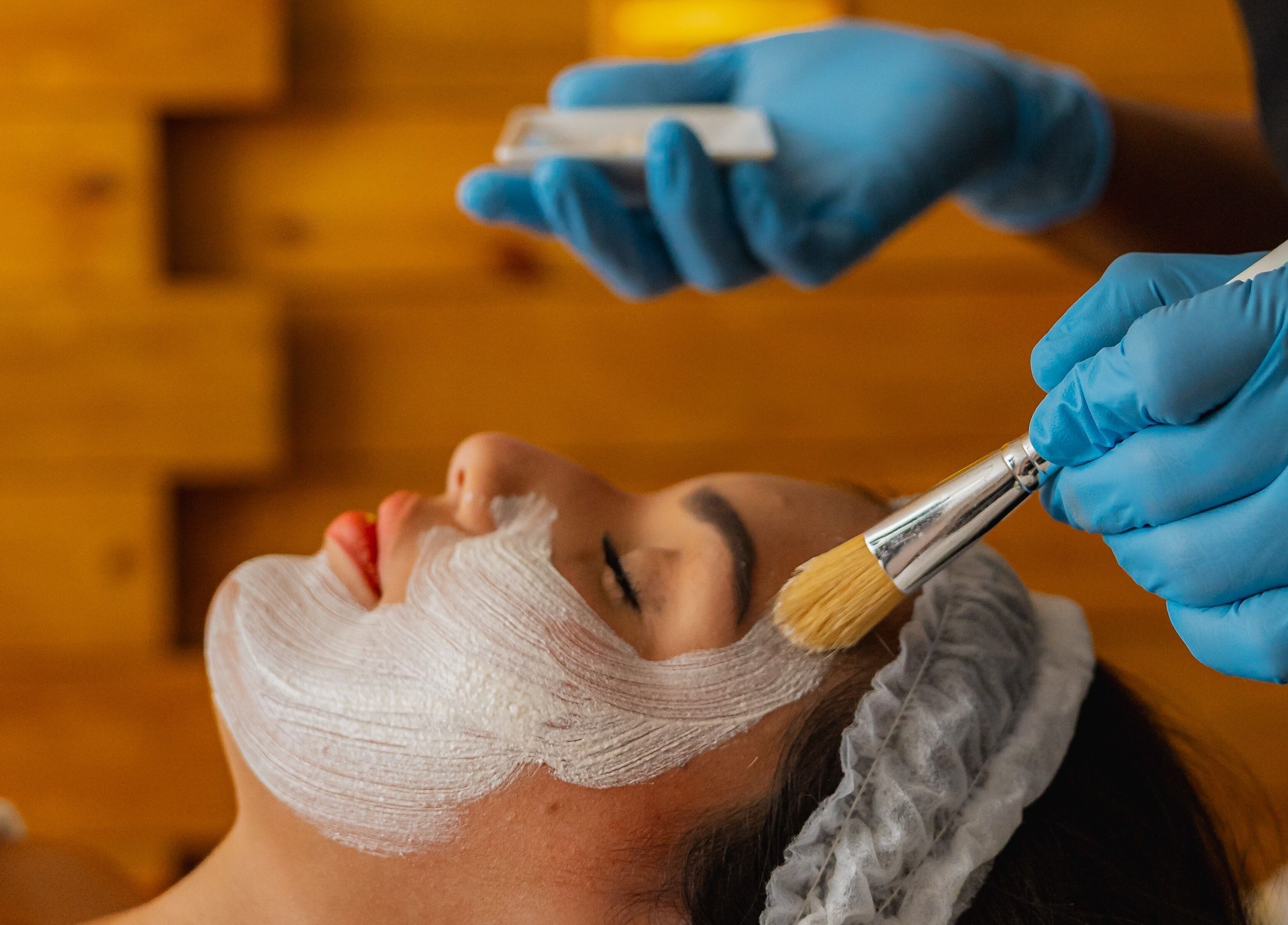 Relaxing facial treatment at Purun Spa in Oranjestad, AW enhances beauty and wellness.