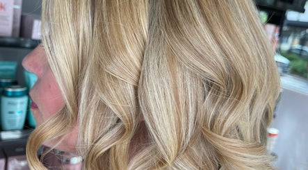 Emma Louise Hair, bild 3