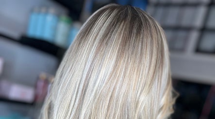 hình ảnh 3 của Emma Louise Hair