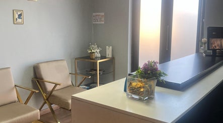 Inviting reception at Lin-Glazed Beauty, Centurion, Gauteng, ZA with modern decor and soft lighting.