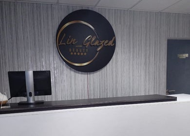 Lin-Glazed Beauty reception area in Centurion, Gauteng, ZA with modern decor and welcoming design.