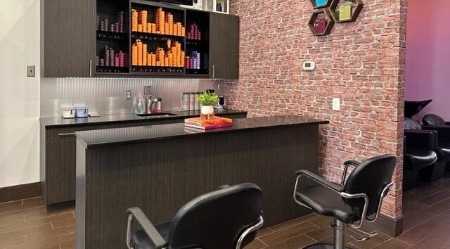 Modern styling chairs and shelves at Trynergy Salon, River Vale, New Jersey, US offering stylish beauty services.