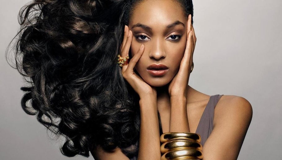 Total Essence Beauty Salon image 1