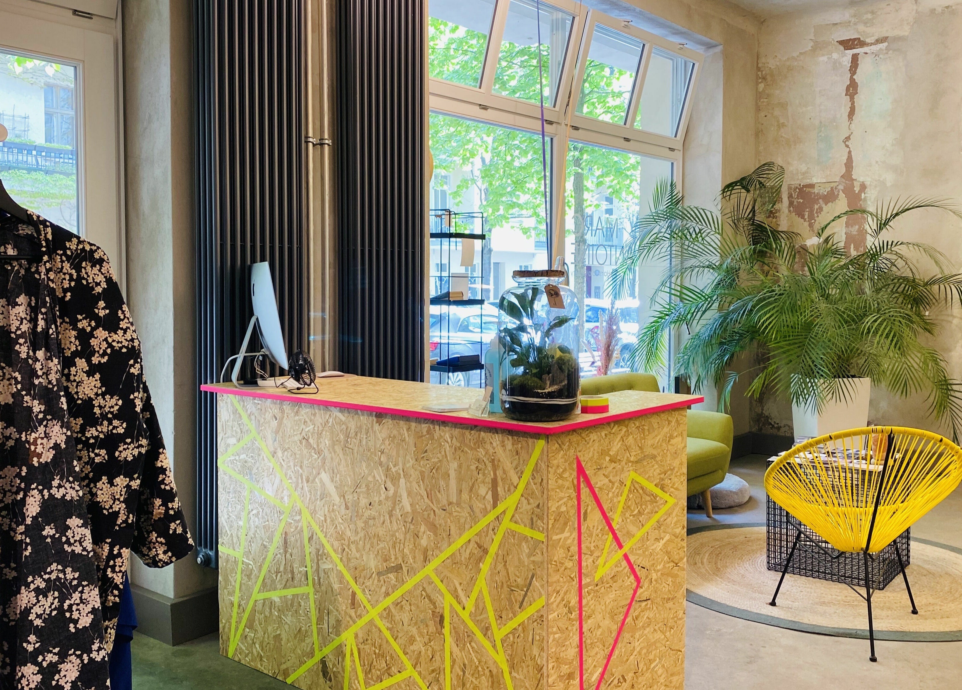 Reception area of Marc-Antoine Hairstudio Gallery in Berlin, Berlin, DE with modern decor and vibrant greenery.