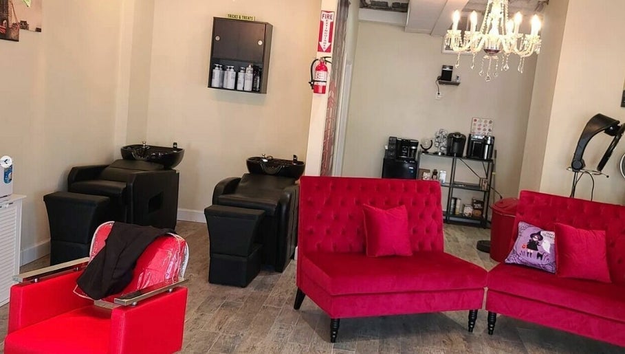 London Heights Hair Salon, bild 1