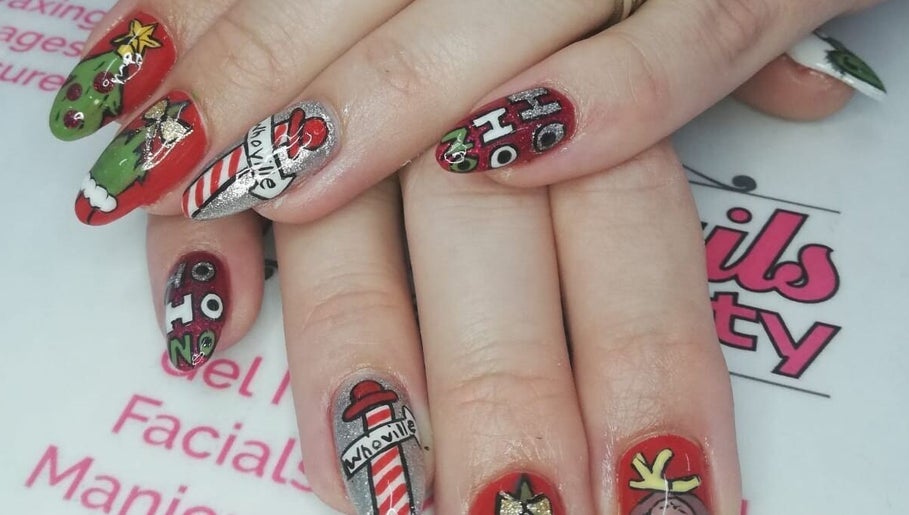 Festive nail art at Posh Nails and Beauty, Gonubie, Eastern Cape, ZA, perfect for holiday celebrations.