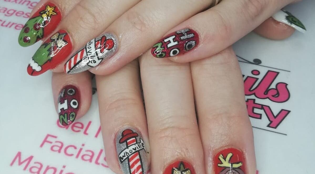 Festive nail art at Posh Nails and Beauty, Gonubie, Eastern Cape, ZA, perfect for holiday celebrations.
