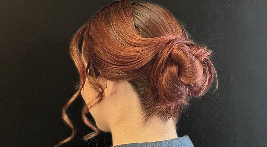 Chic updo hairstyle at Glam Express San Agustin, San Pedro Garza García, Nuevo León, MX.