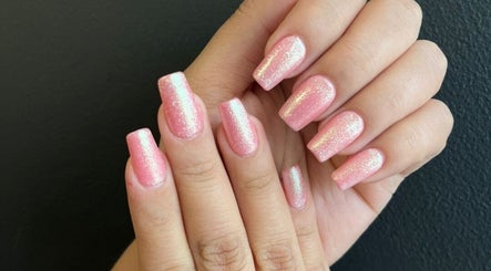 Elegant pink glitter nails from Glam Express San Agustin, San Pedro Garza García, Nuevo León, MX.