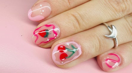 SR Nail Design at DS Beauty kép 2