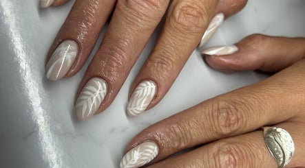 hình ảnh 3 của Alternative Nails