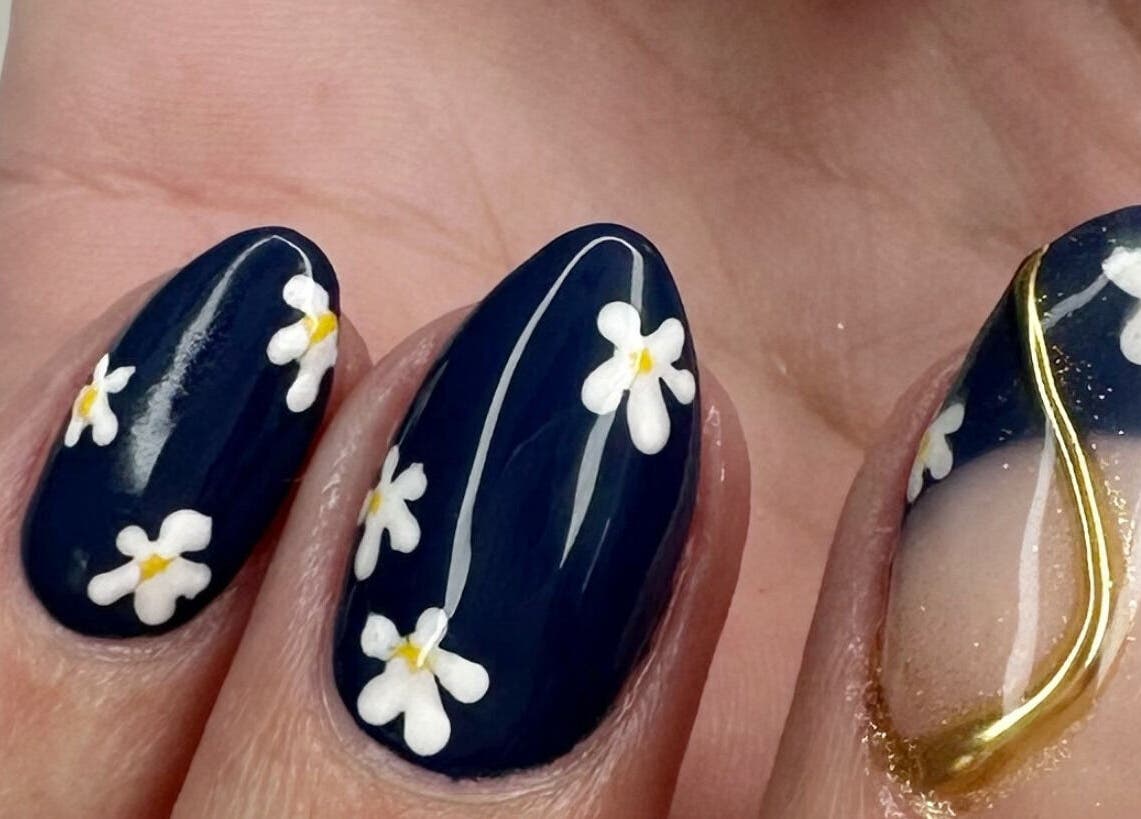 Elegant navy and white floral nail art at Nails by D’zign, Benoni, Gauteng, ZA. Expertly crafted manicure.