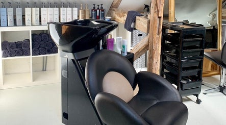 Shelwen Hair & Holistic image 2