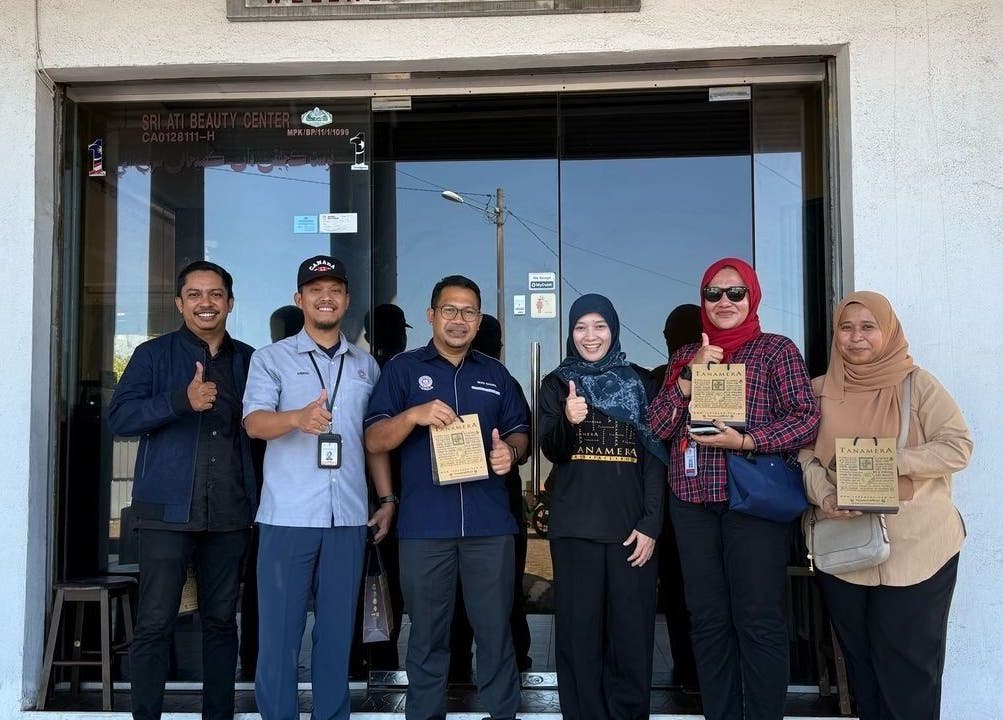 Tanamera Spa Kemaman Arked staff with awards at Chukai, Terengganu, MY entrance, promoting excellence.