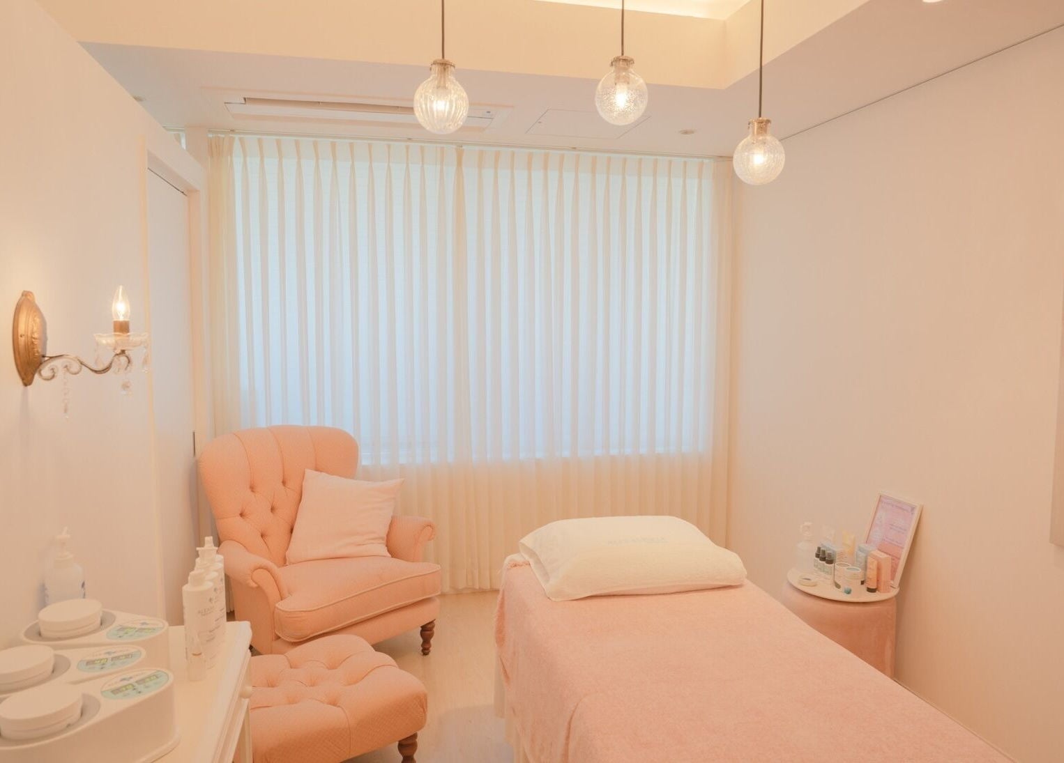 Elegant treatment room at Maris Gina Roppongi, Minato, Tokyo, JP, featuring plush decor and calming ambiance.