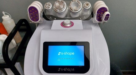 Cavitation machine at Elle Esthetics Brackenfell, Cape Town, Western Cape, ZA. Provides cutting-edge beauty treatments.