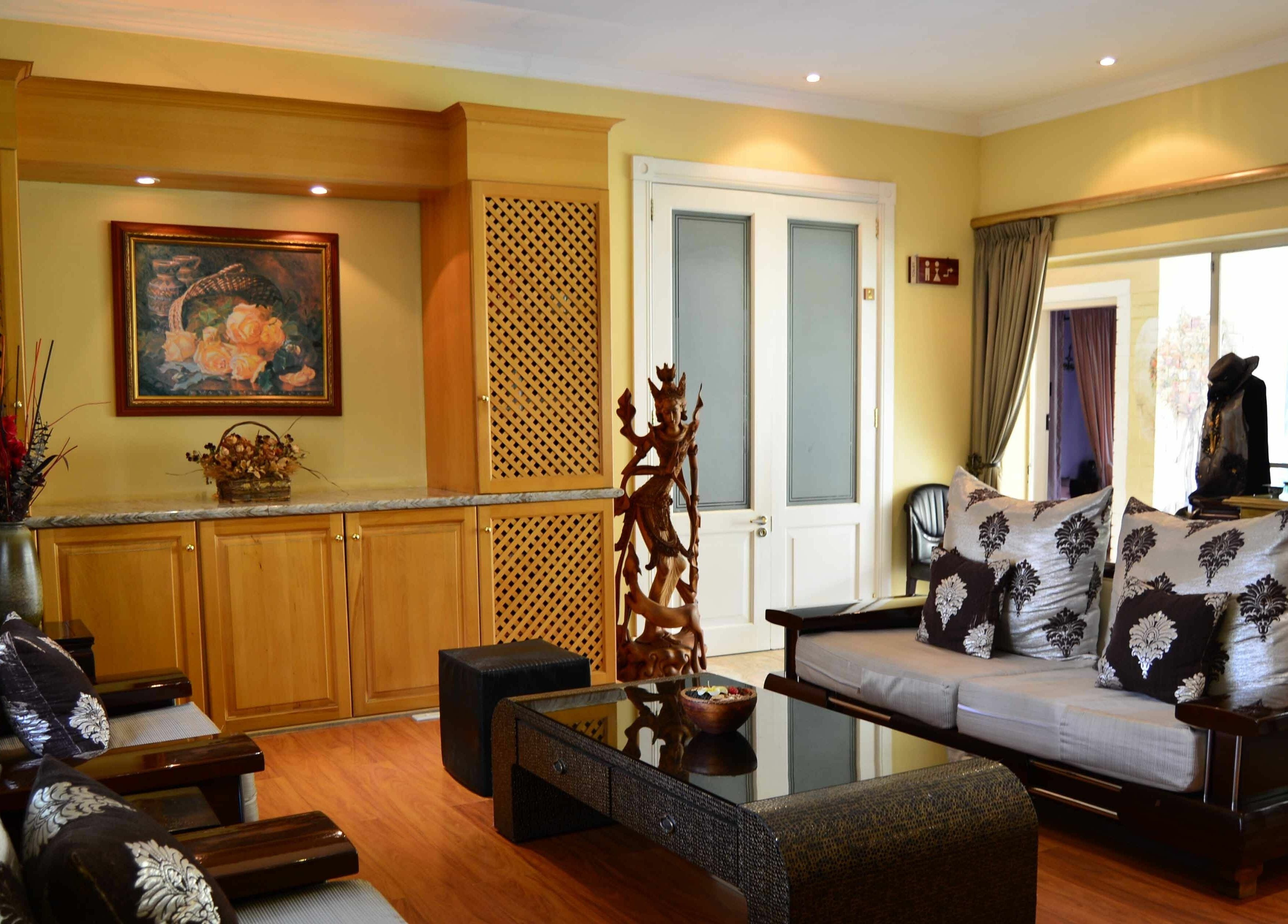 Elegant lounge at Sweet Face Thai Health Centre, Pretoria, Gauteng, ZA with plush seating and serene decor.