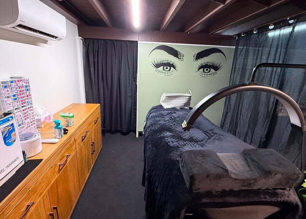 LASH88 treatment room in Townsville, Queensland, AU, features a cozy lash bed and soothing decor.