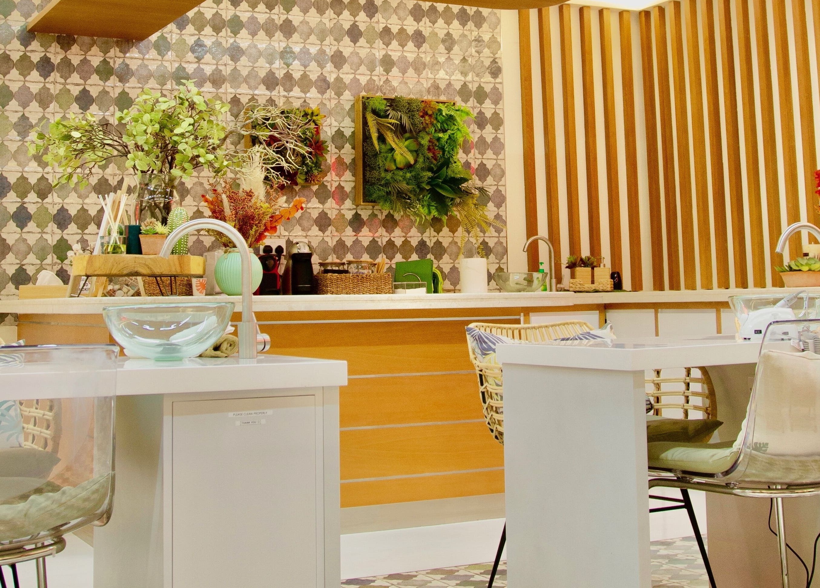 Elegant interior of Beauty Chic Salon Lounge in Sharjah, AE, featuring modern decor and stylish seating.