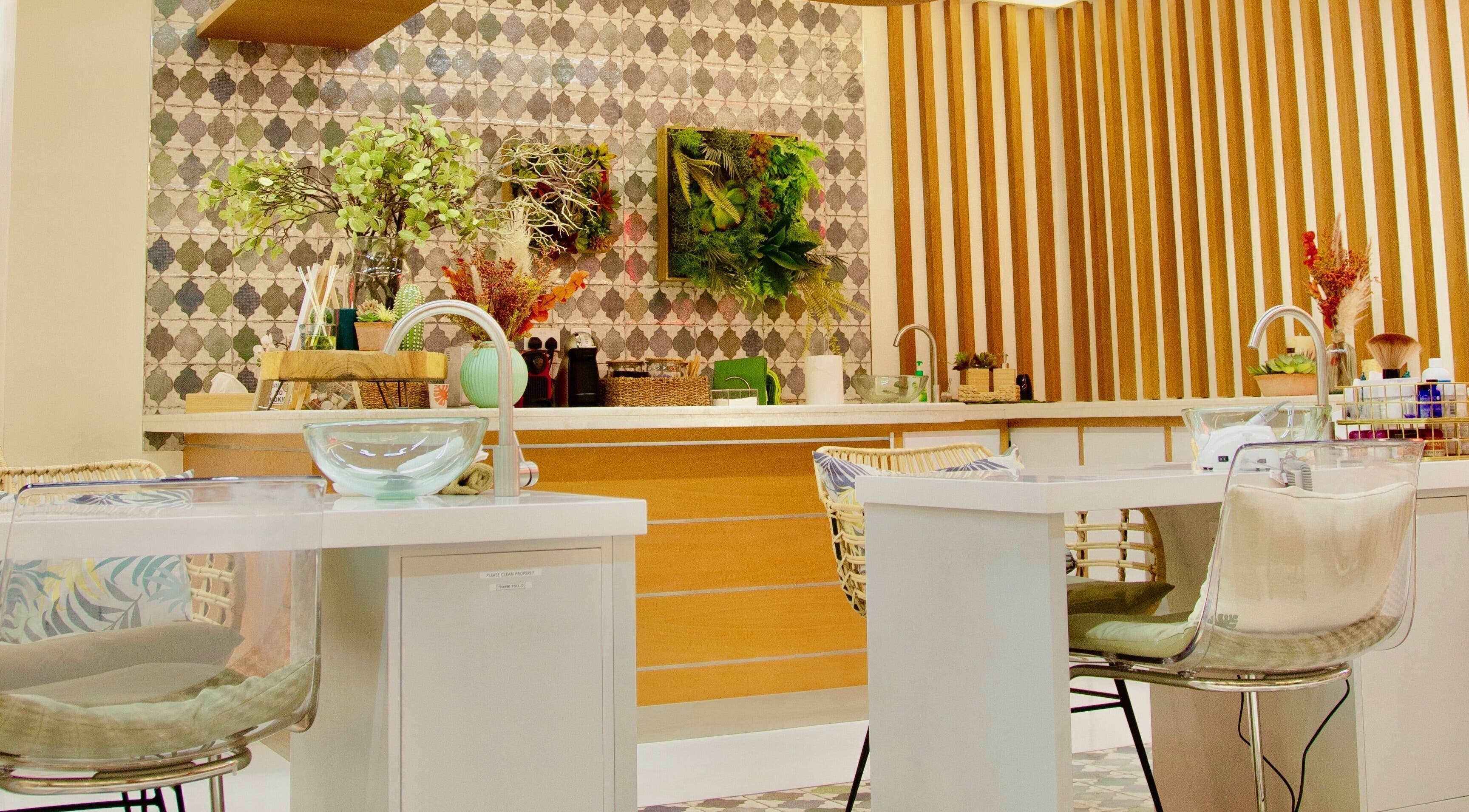 Elegant interior of Beauty Chic Salon Lounge in Sharjah, AE, featuring modern decor and stylish seating.