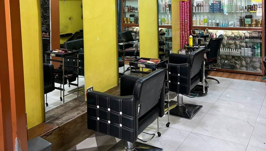 Golden Heir's Cut Salon image 1