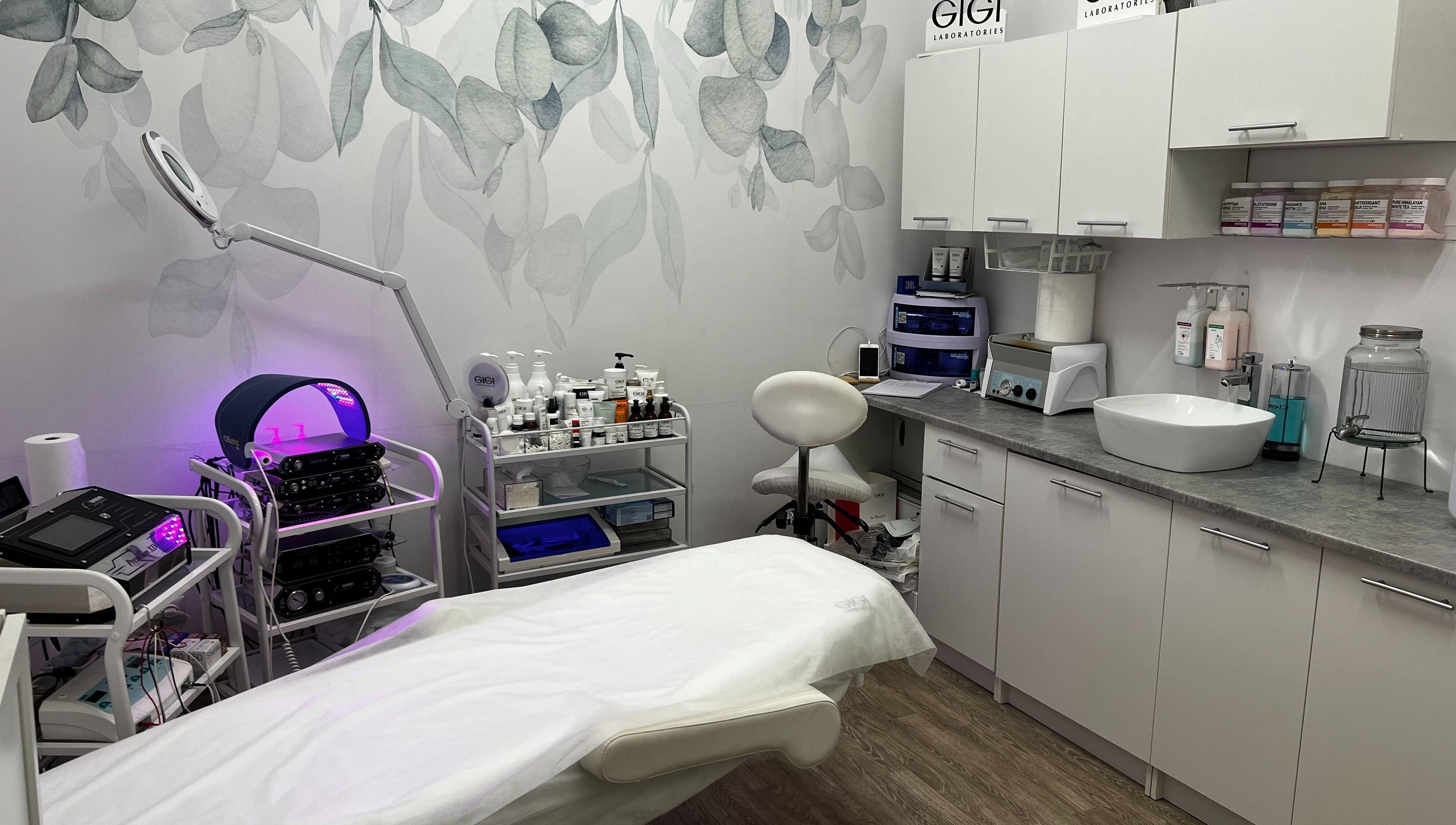 Интерьер Erika Kosmetoloog Stuudio в Нарва, Ida-viru Maakond, EE, с современным оснащением и уютной атмосферой.