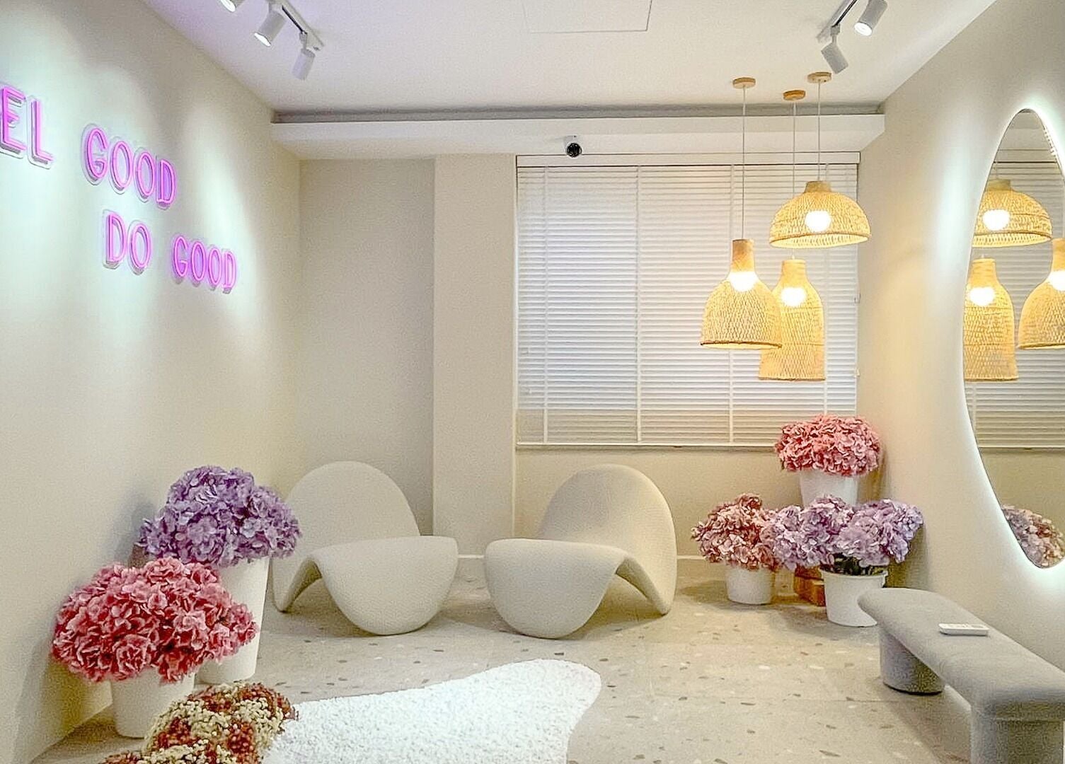 Elegant lounge area with floral decor at MIMONE Spa TTDI, Kuala Lumpur, Wilayah Persekutuan Kuala Lumpur, MY.