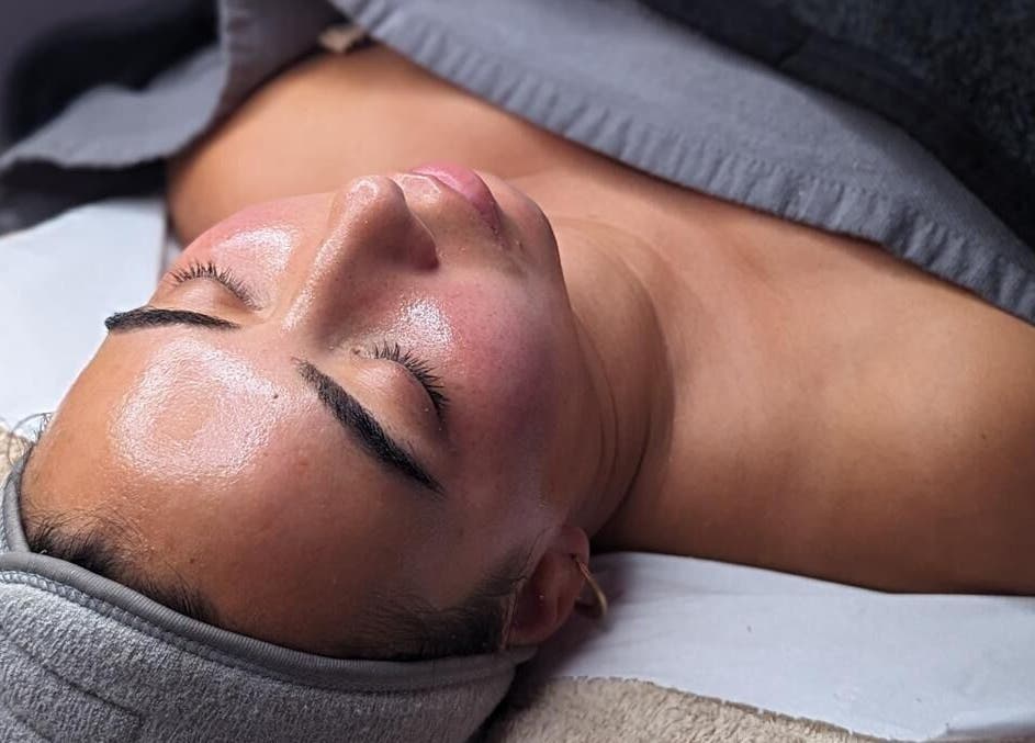 Relaxing facial treatment at Vogue Lashes & Beauty Clinic, Billericay, England, GB.