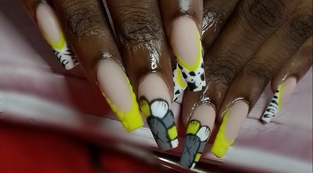 Royal Jems Hair and Nail Salon image 3