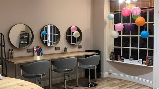 Nineteen:2 Hairdressing