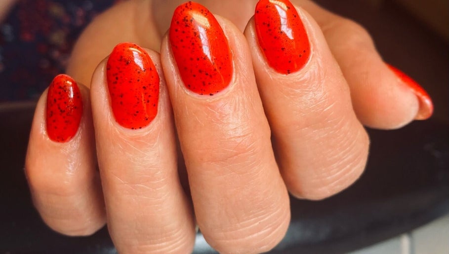 Nails On Wheels, Luxury Mobile Nail Salon billede 1