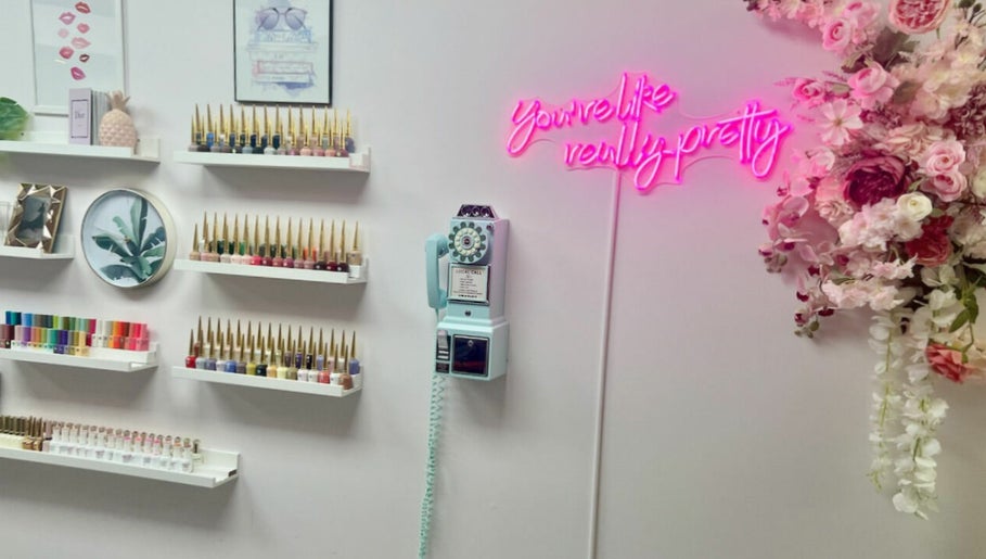 Pretty Me Up Nail & Beauty Bar afbeelding 1